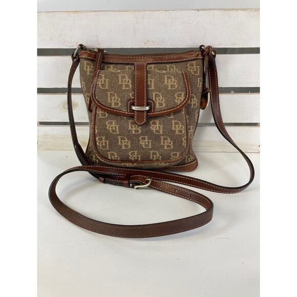 Dooney & Bourke Handbags - DOONEY & BOURKE, BROWN SIGNATURE CANVAS CROSSBODY BAG ASIS